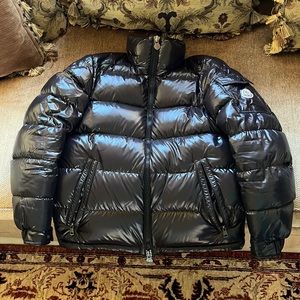 Moncler maya puffer jacket. Navy blue size 2 jacket.
